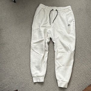 Nike Tech Fleece Slim Fit Joggers - Heather White - Size L